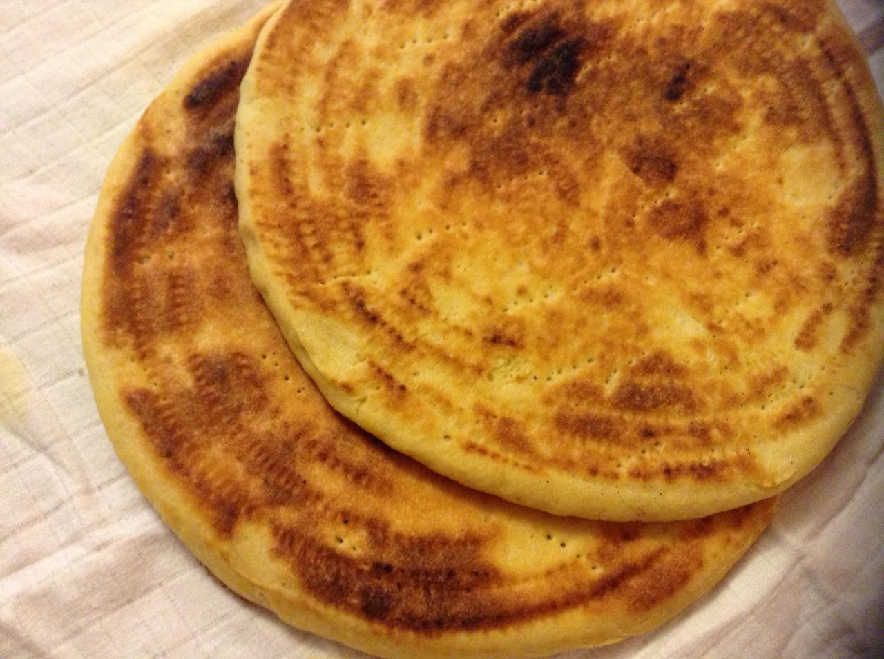 اطباق تقليدية جزائرية , خبز الطاجين الجزائري اكلة تقليدية قديمة بمهارات